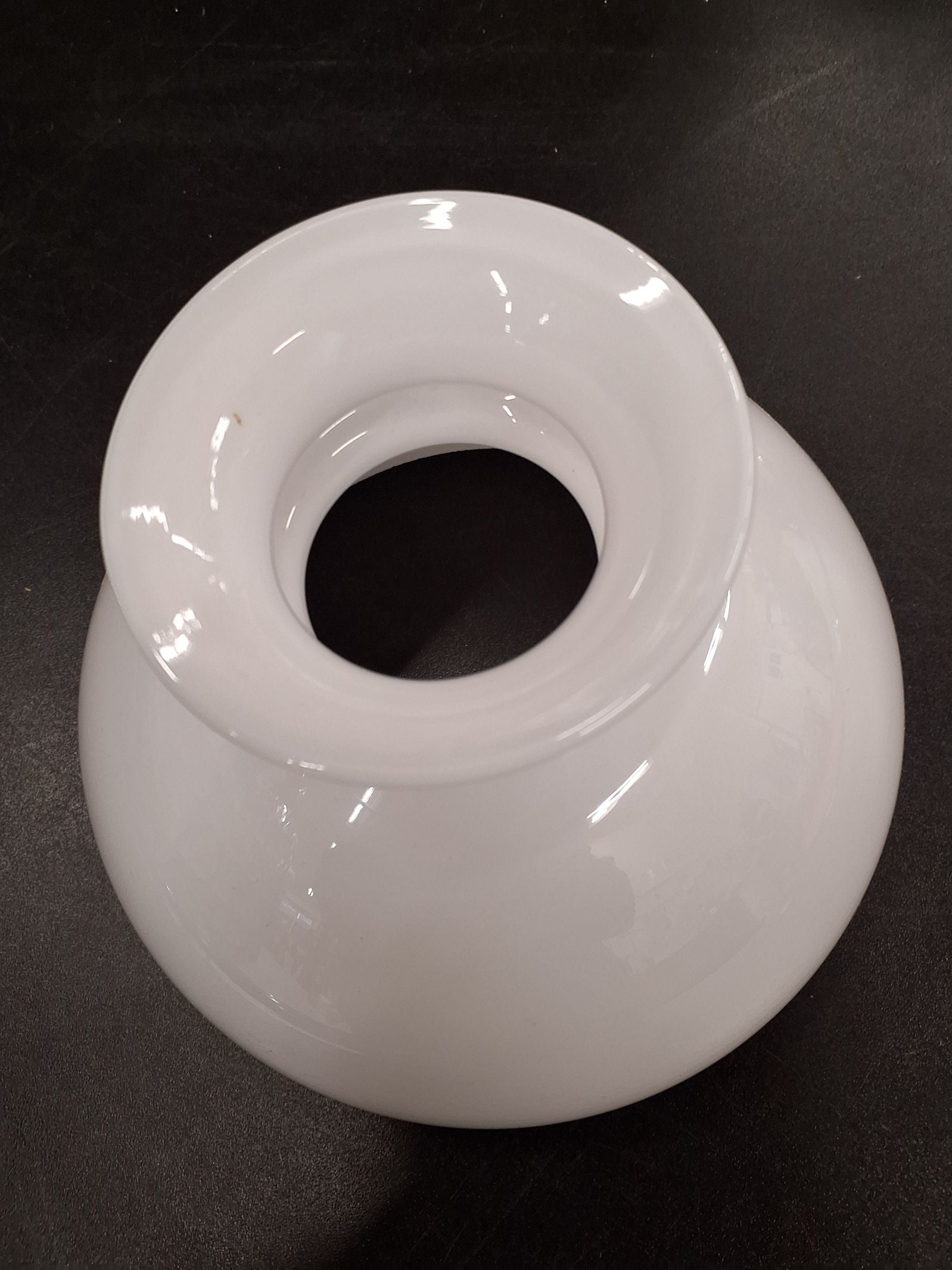 Klassisk hvid opalin glasskærm til olielampe – Ø152 mm