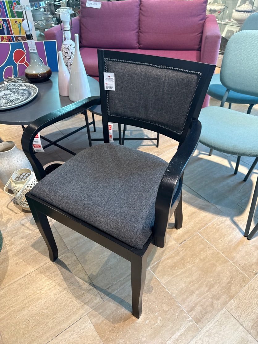 Stol grå med sort træ