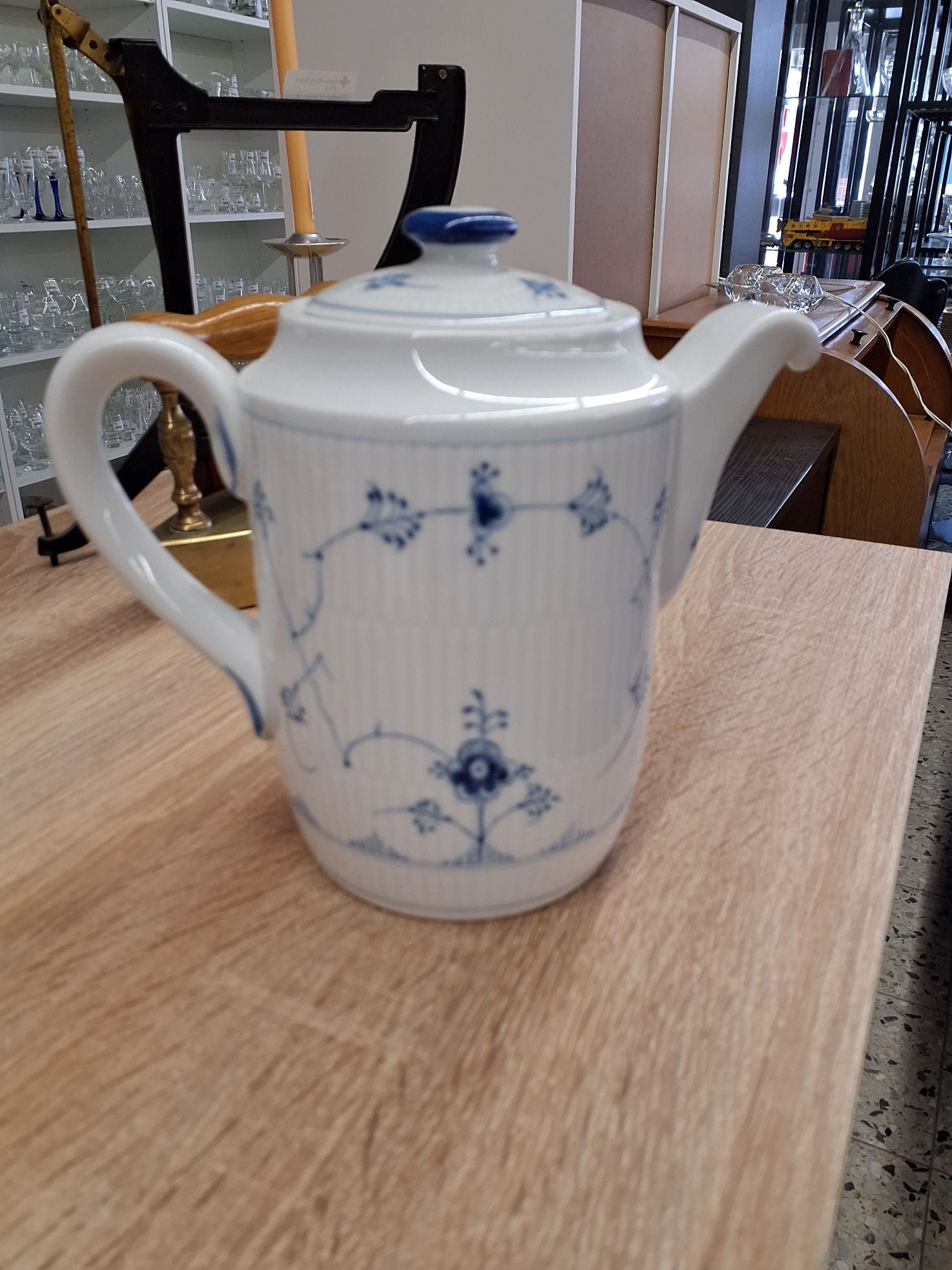 Kande i hotelporcelæn