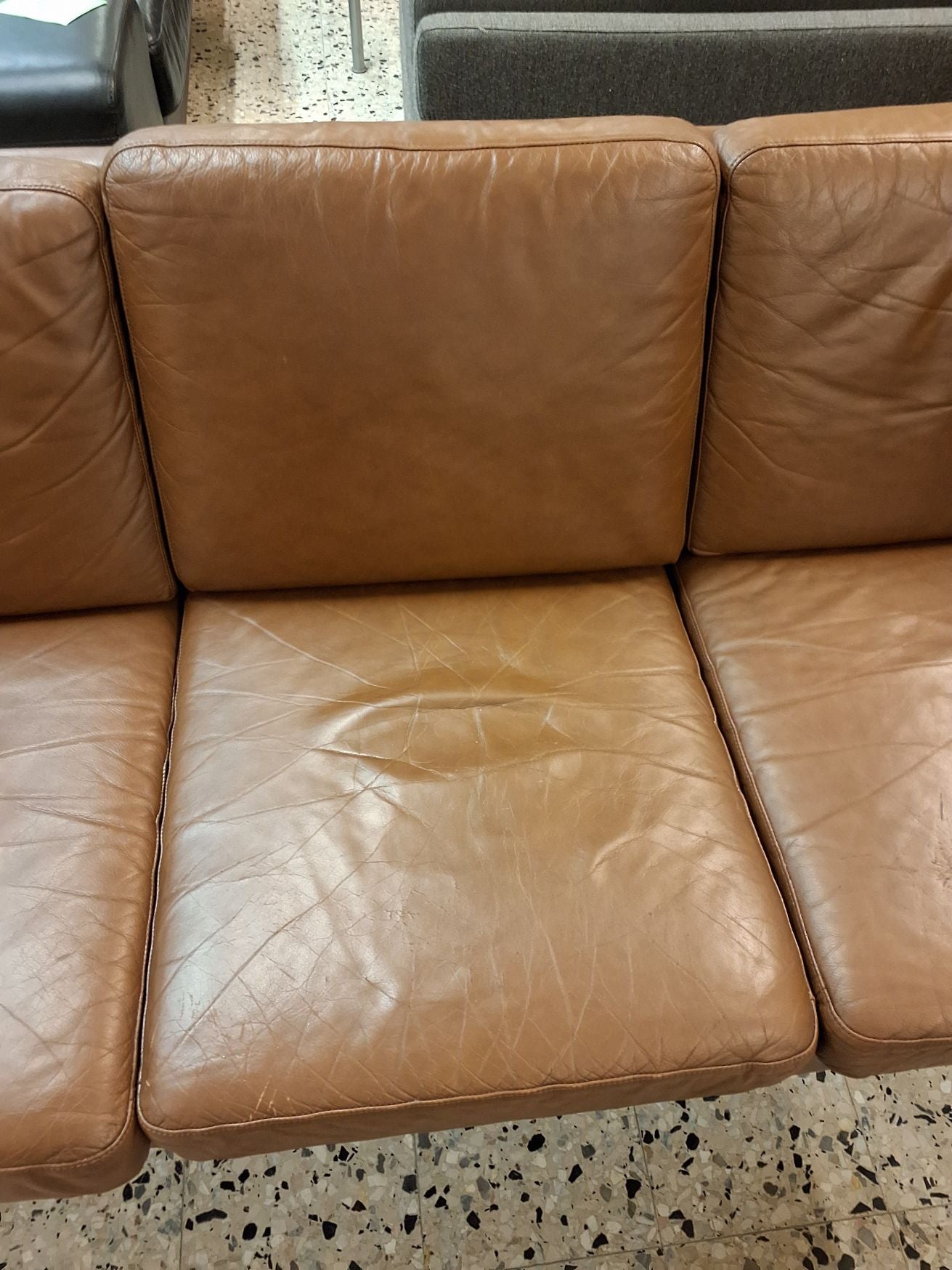 3 personers sofa brun