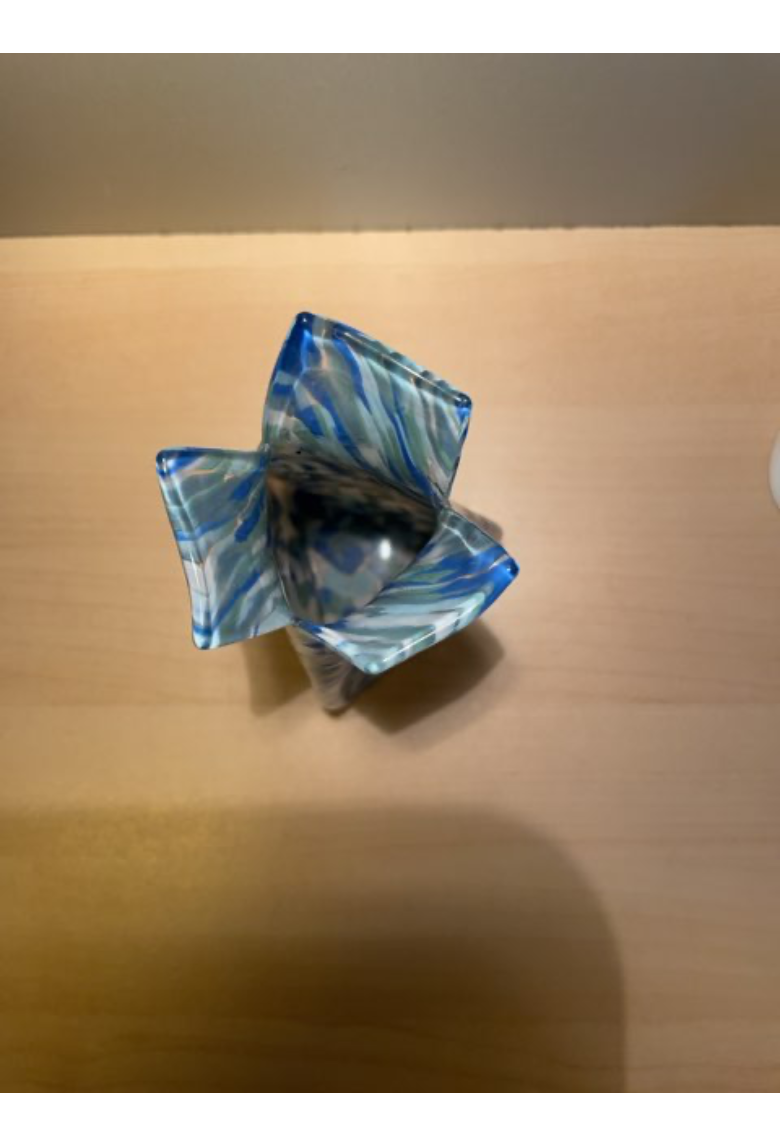 Vase fra Glasrøgeriet i Gudhjem