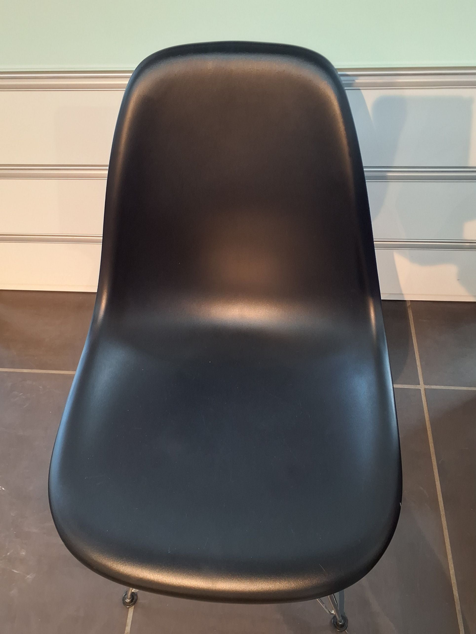 Vitra Eames spisestol
