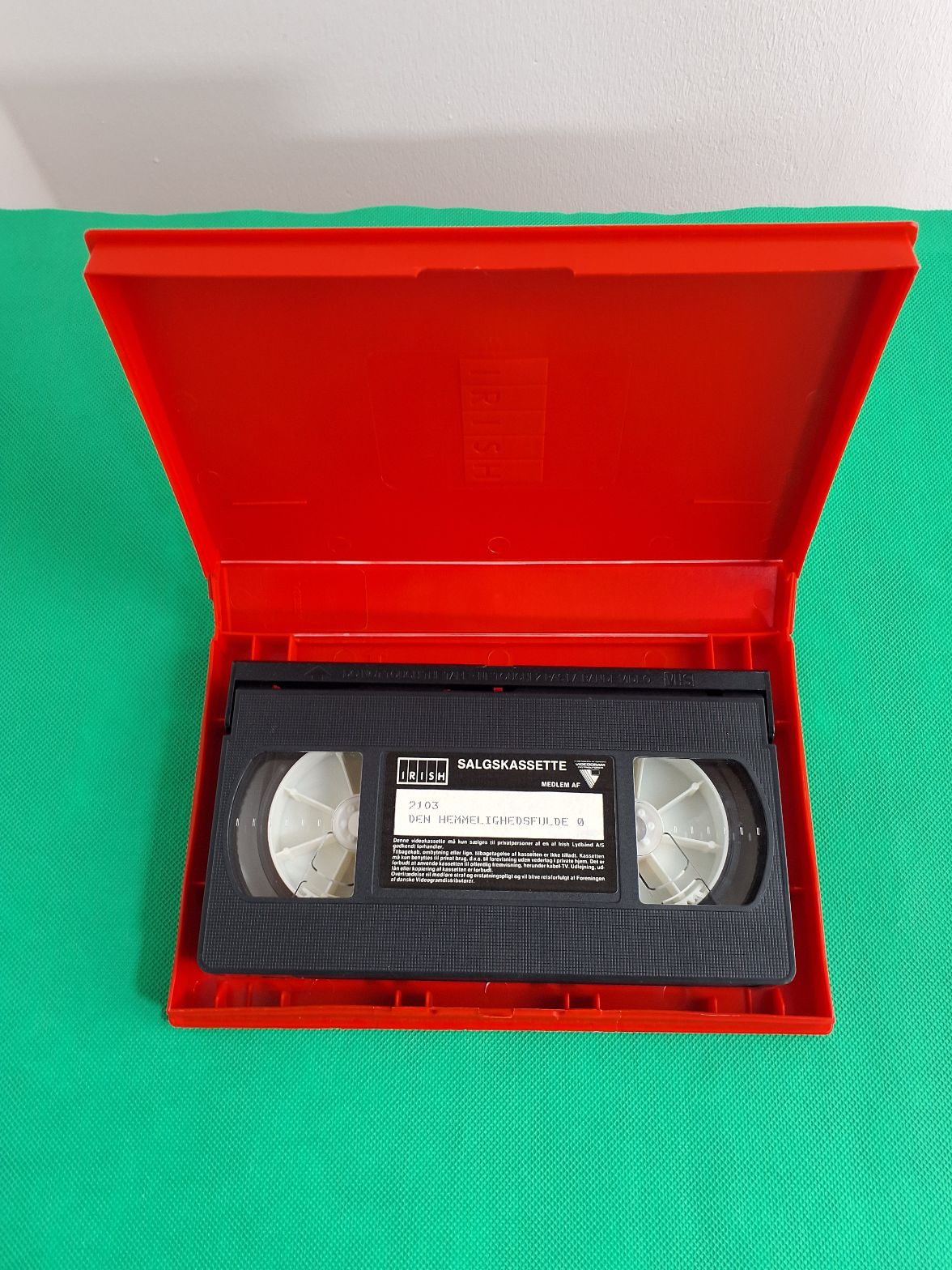VHS. Den hemmelighedsfulde ø