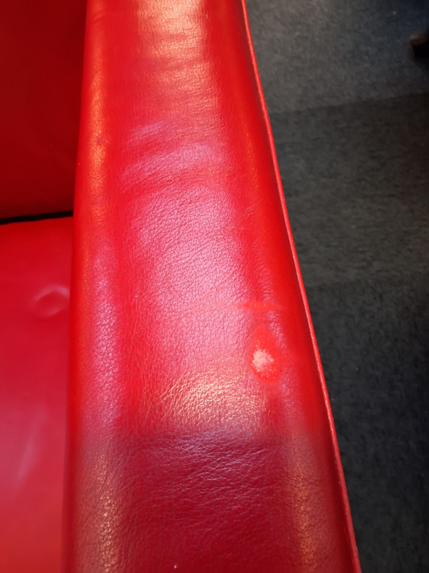 Rød "lædersofa"