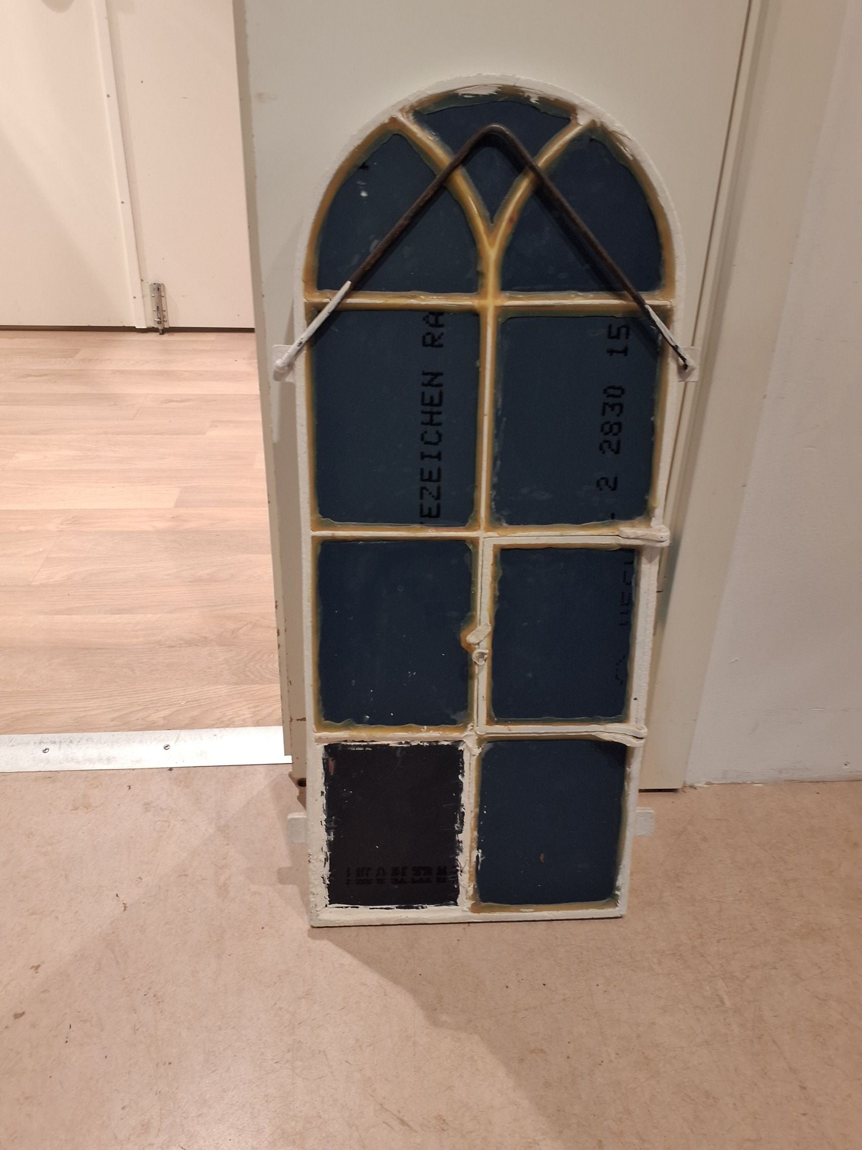 Spejl i staldvindue