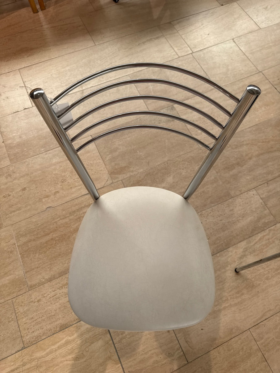 Stol metal i hvid