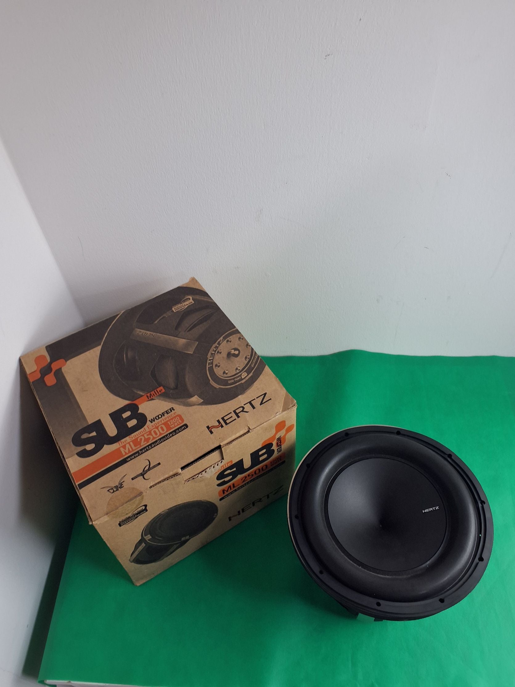 Hertz ML 2500.bilsubwoofer