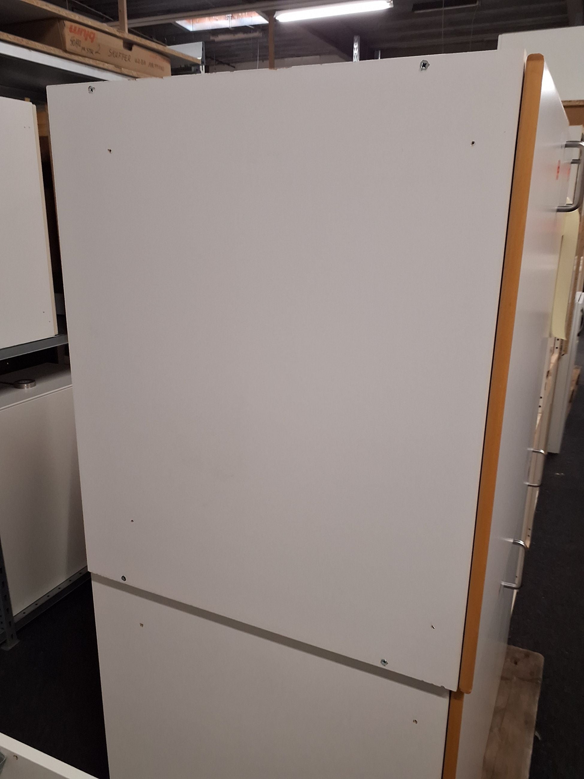Overskab i moderne stil