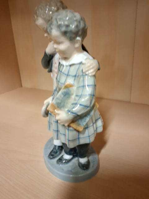 "Flugten til Amerika", porcelænsfigur fra Royal Copenhagen