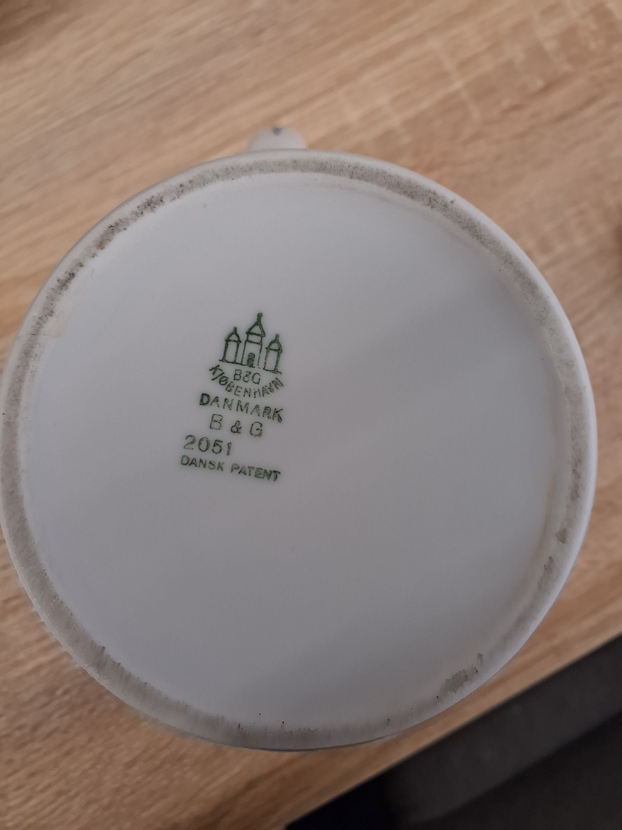 Kande i hotelporcelæn