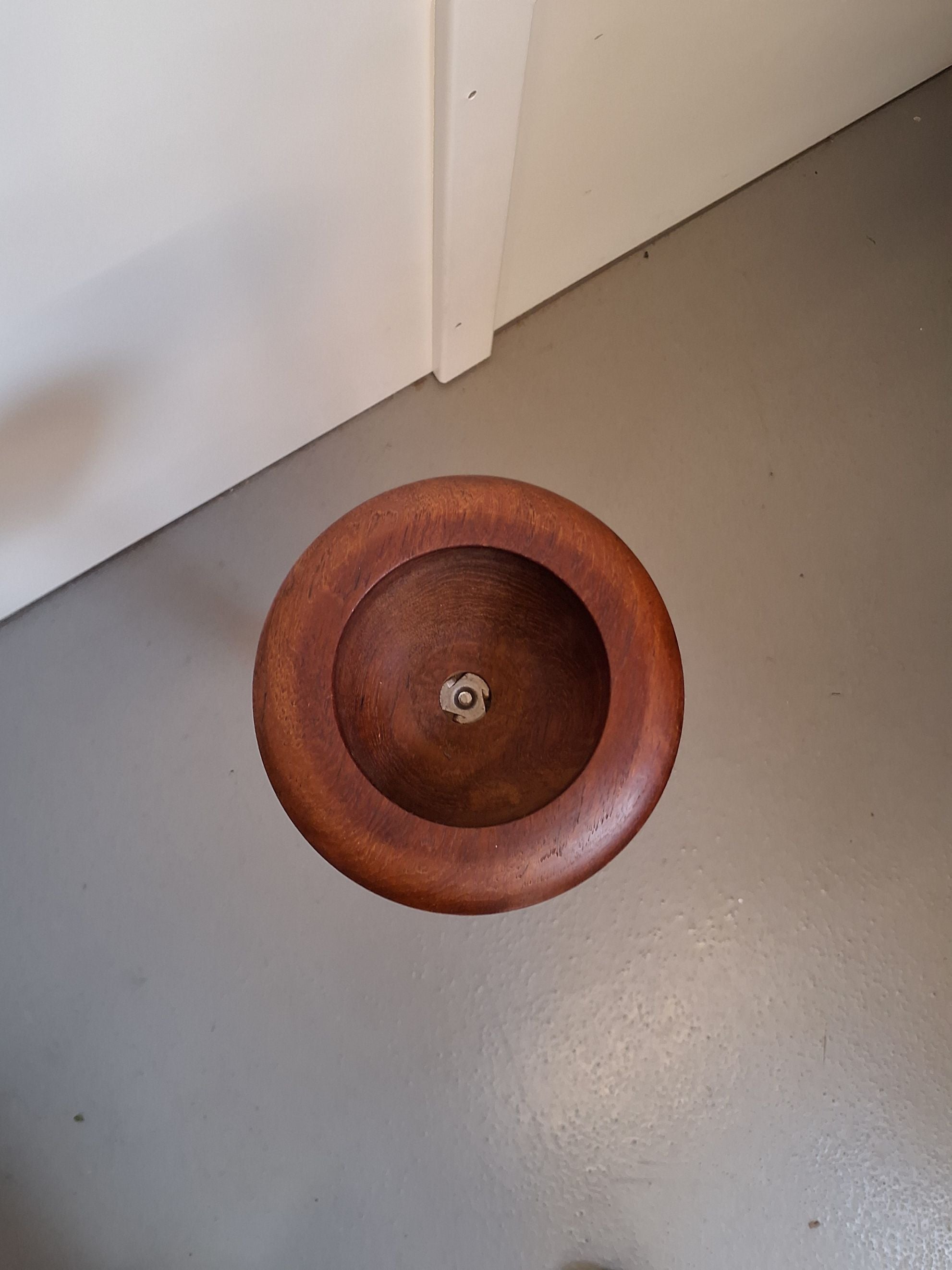 Vintage høj askebæger i træ