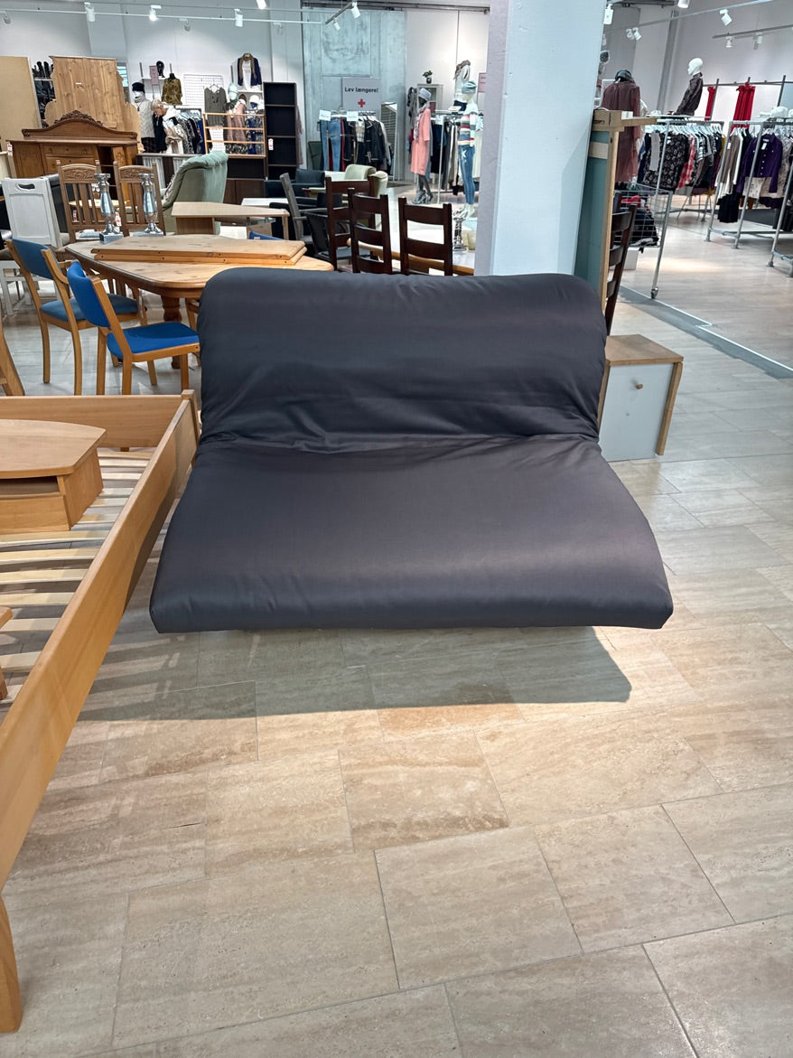 Sovesofa i grå