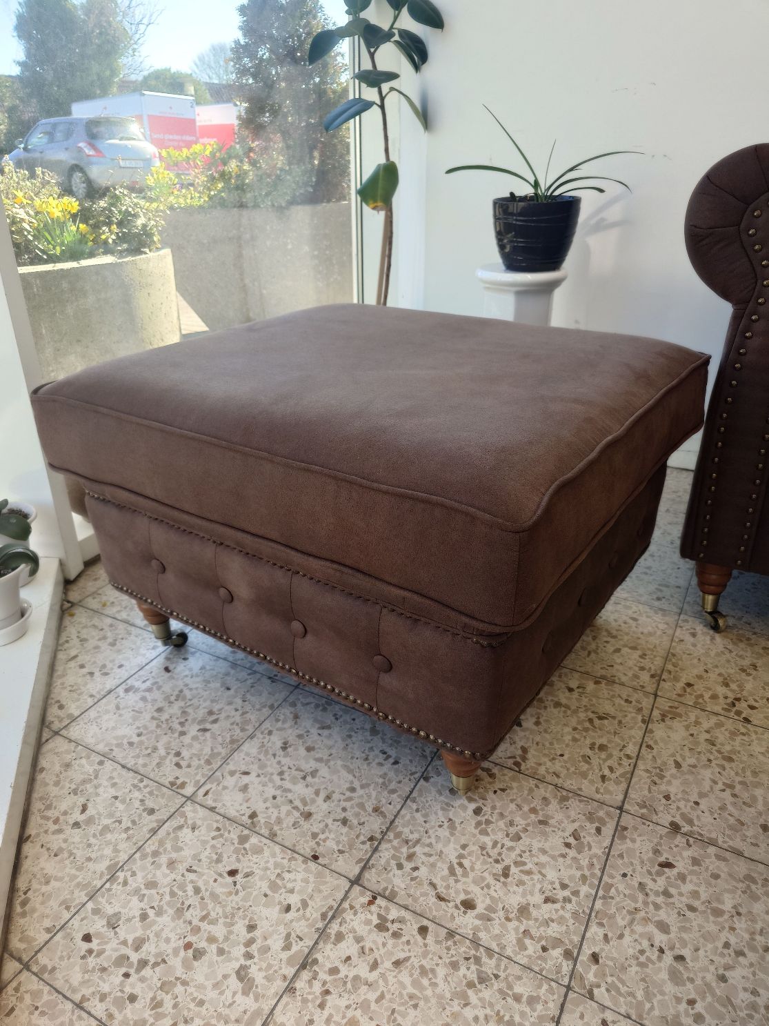 Chesterfield sofa og puf