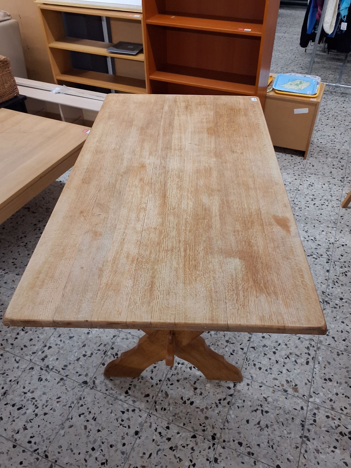 Spisebord i massivt egetræ