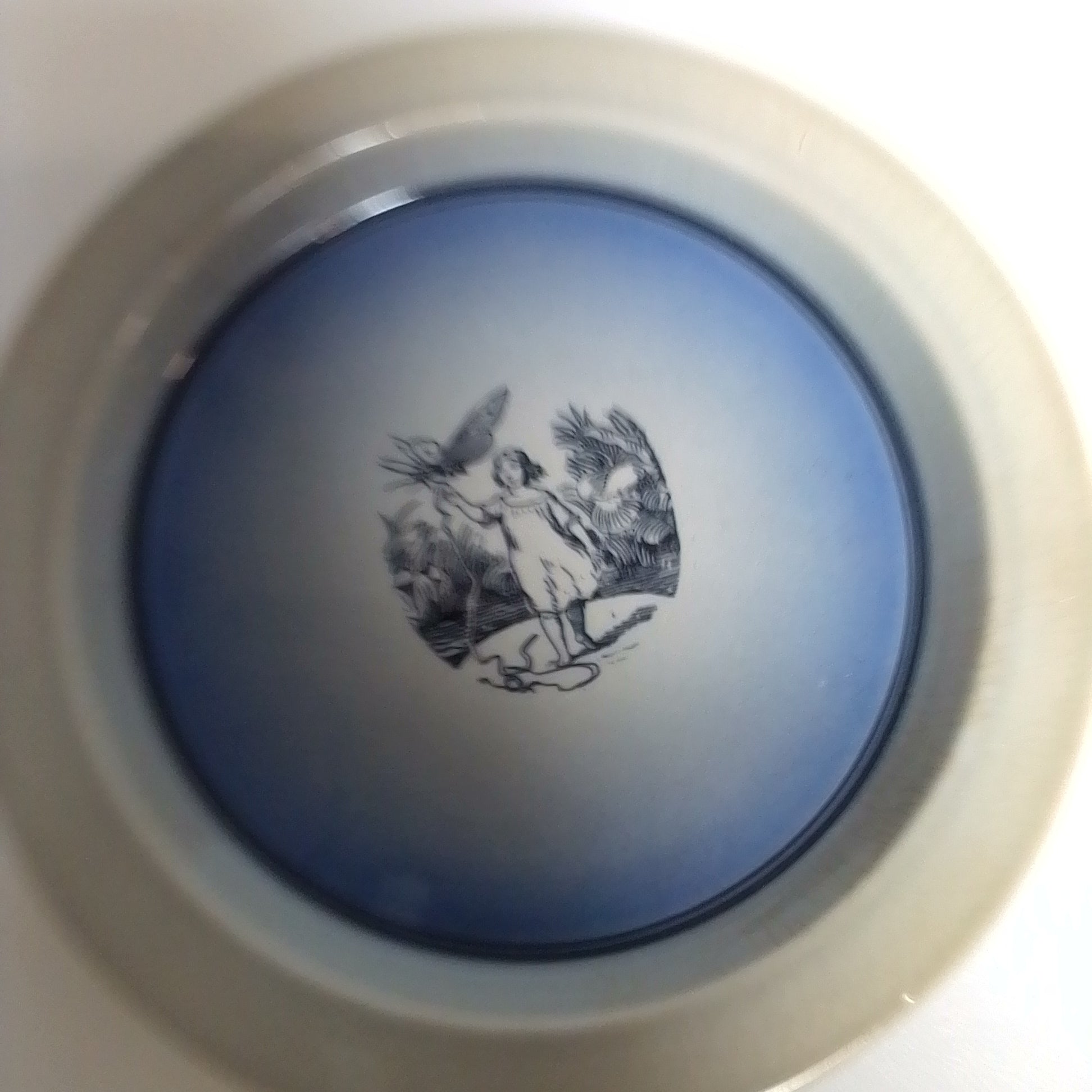 Platte med figur fra Aluminia