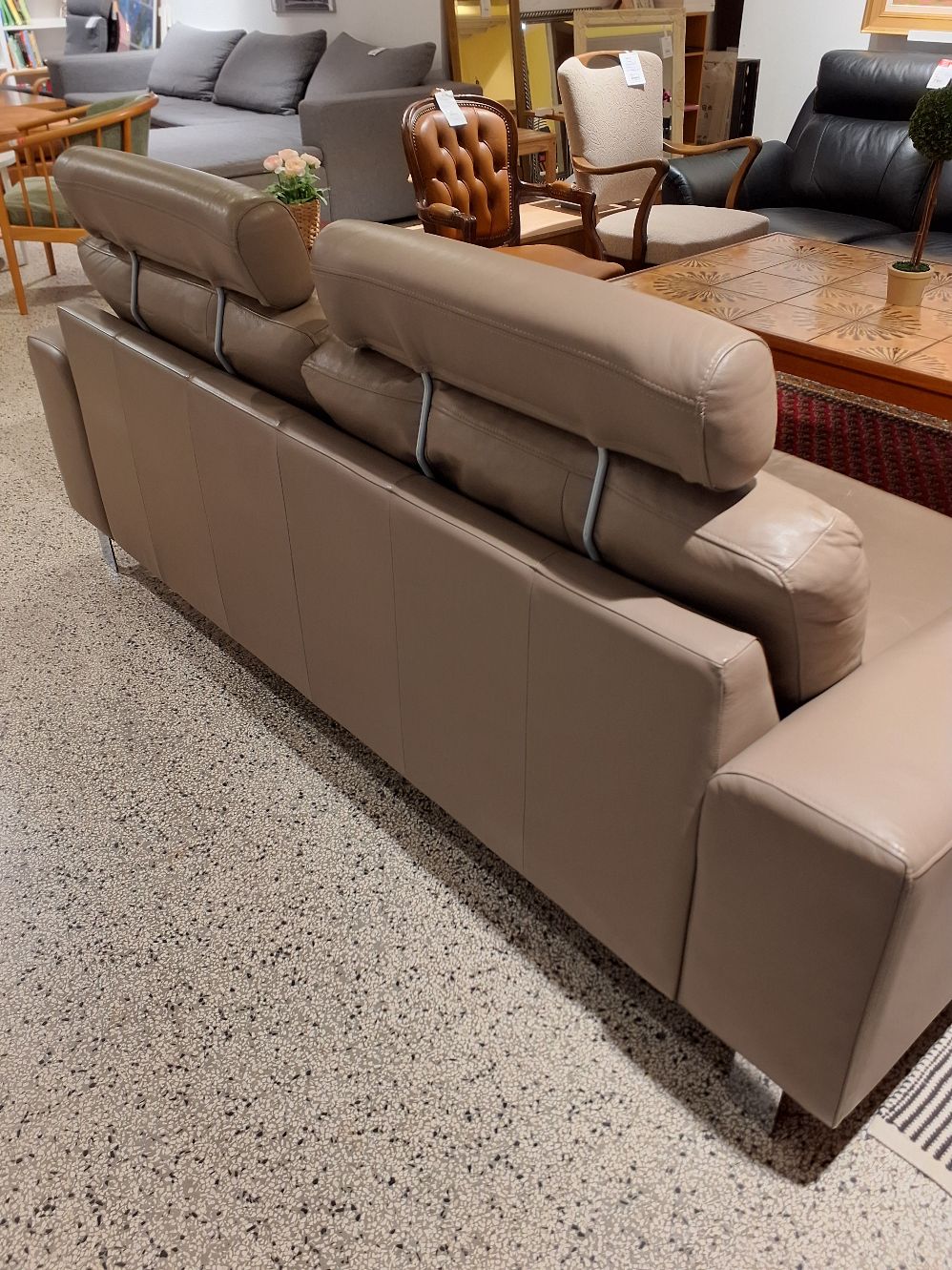(4300) Grå sofa