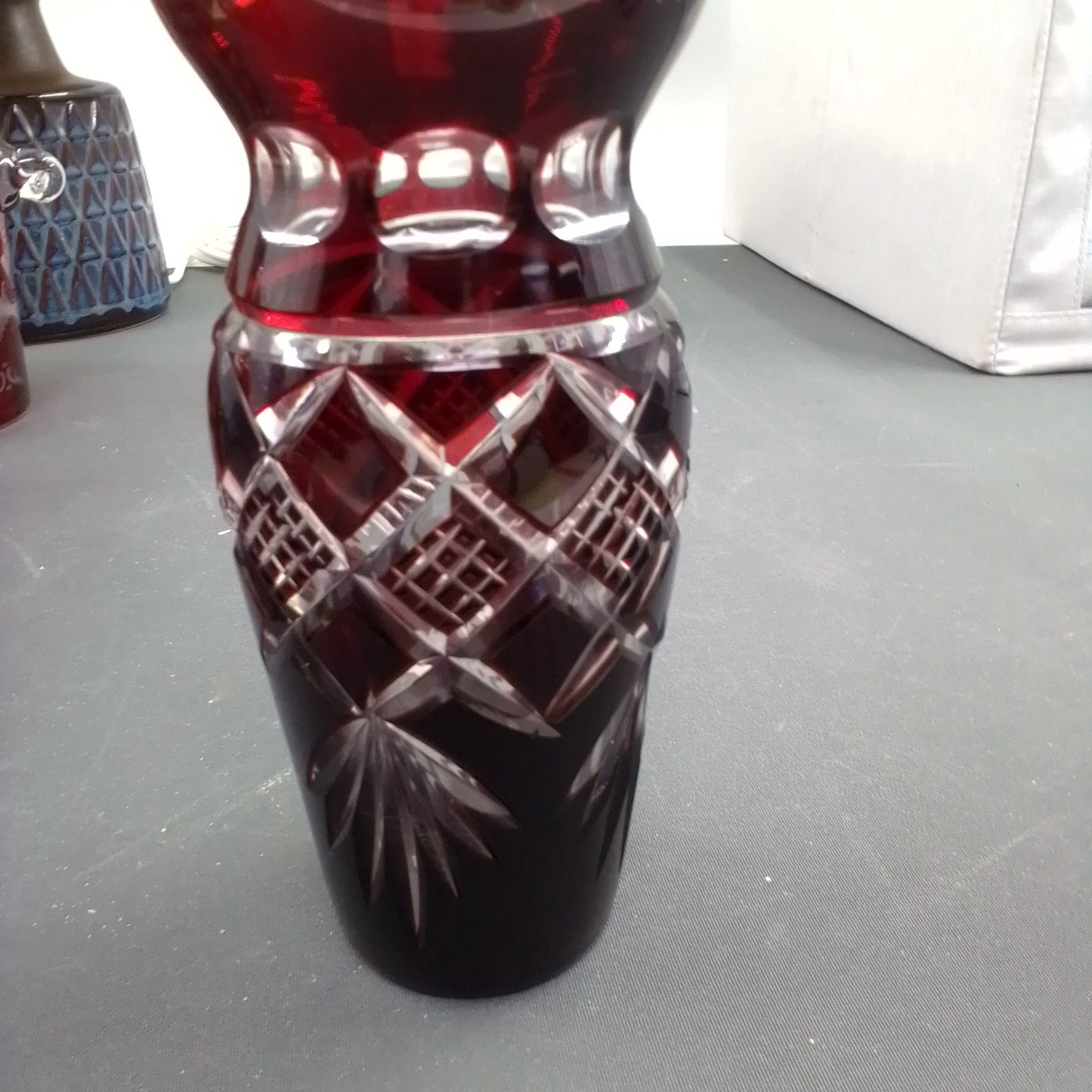 Rød krystal vase
