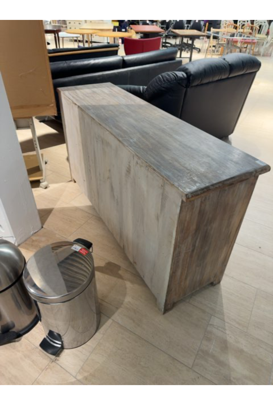 Kommode med smukke detaljer