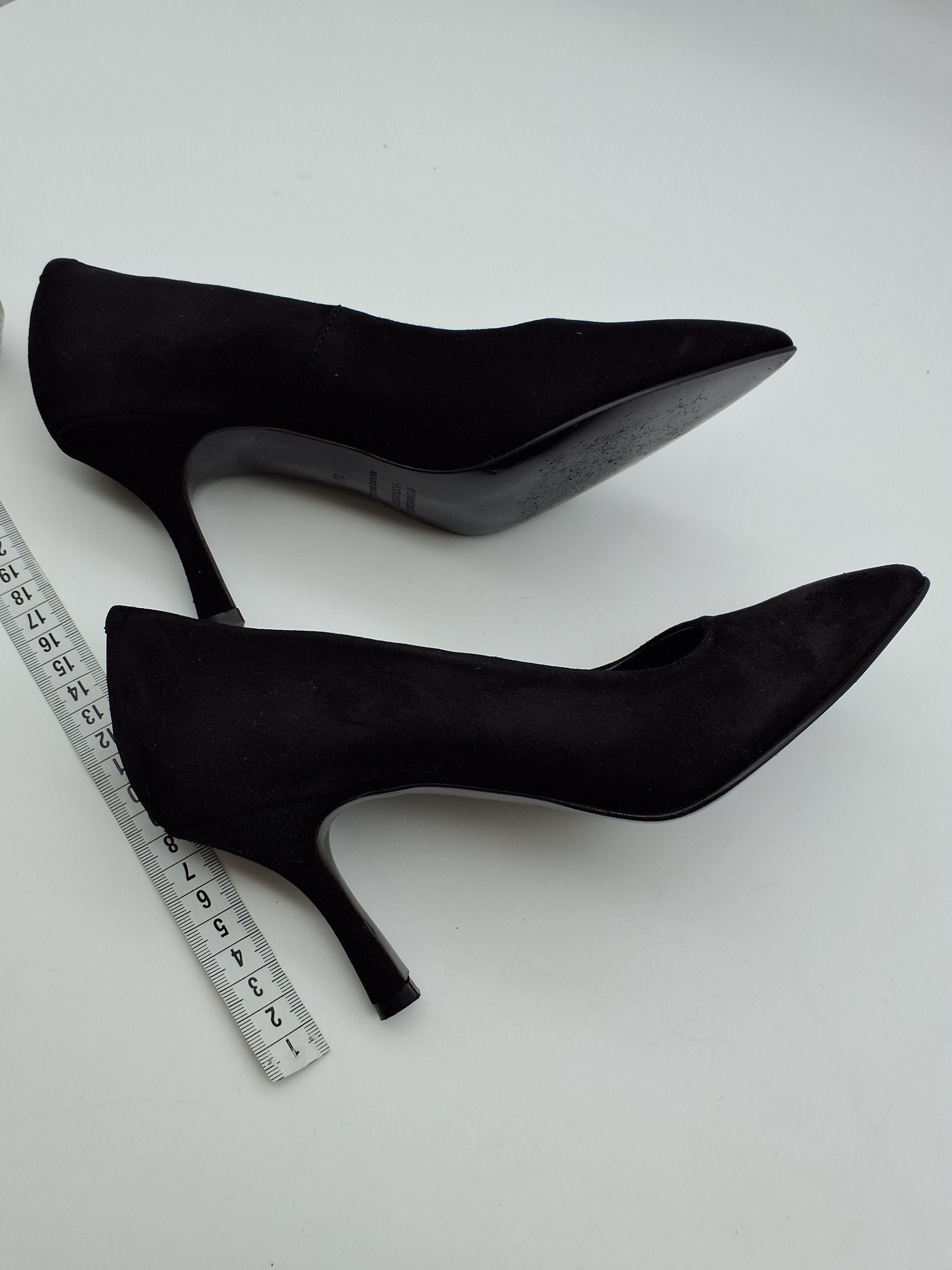 A pair Pumps