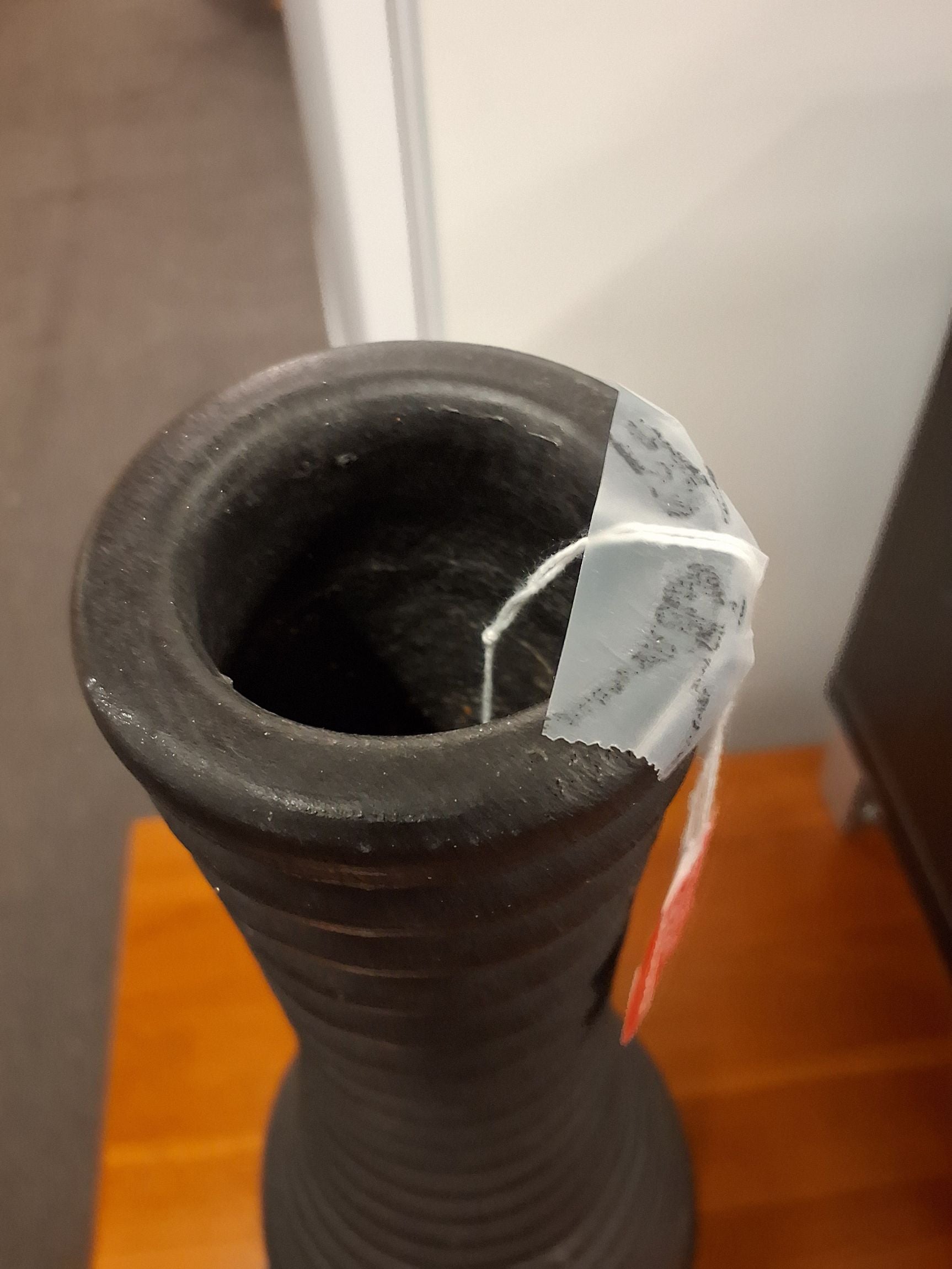 Høj sort vase