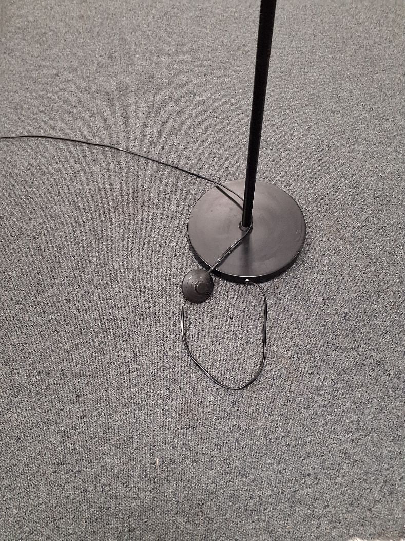 Gulvlampe med to arme