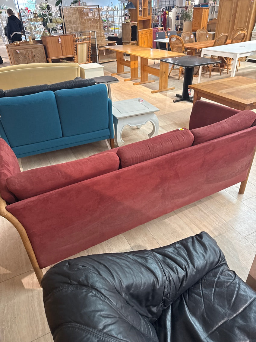 Sofa m. Rødt blød stof