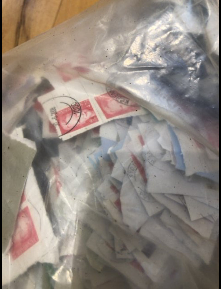 Sæk med kuvertafklip af frimærker