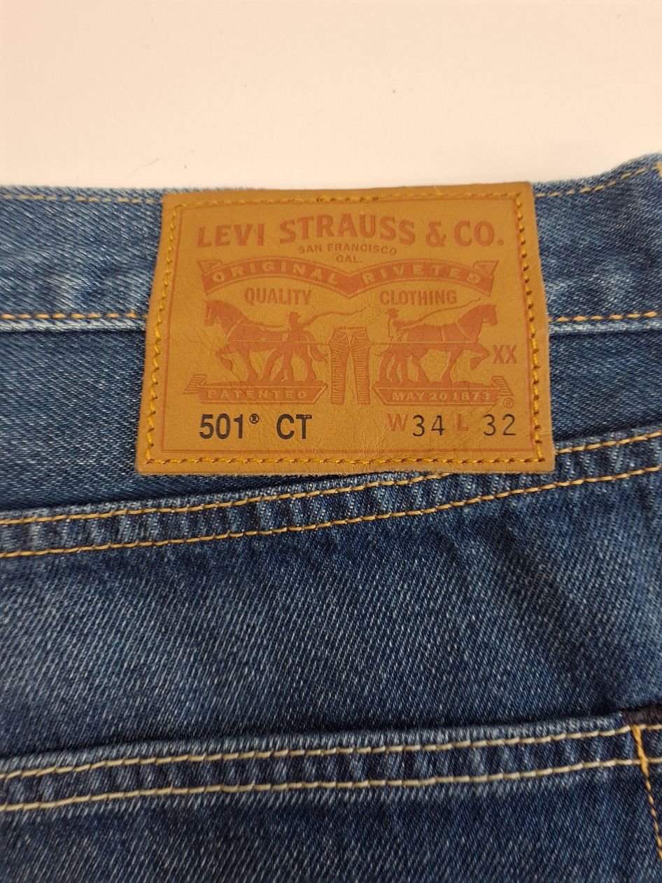 Levis Bukser