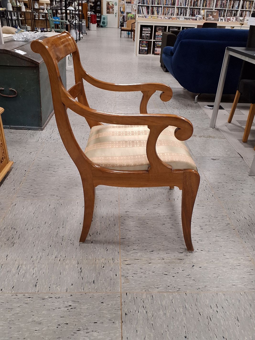 Armstol i biedermeier stil