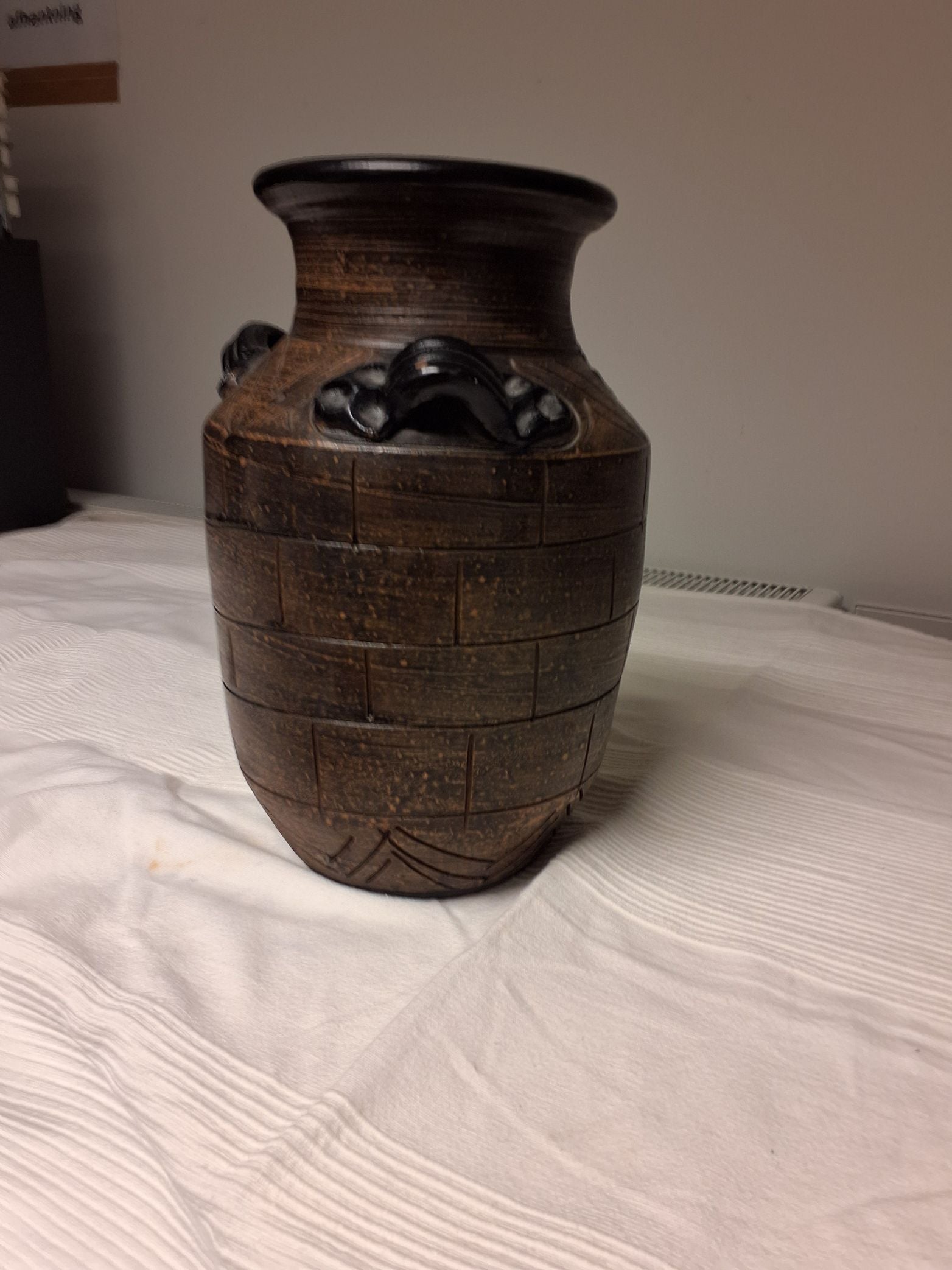 En fin keramik vase med h