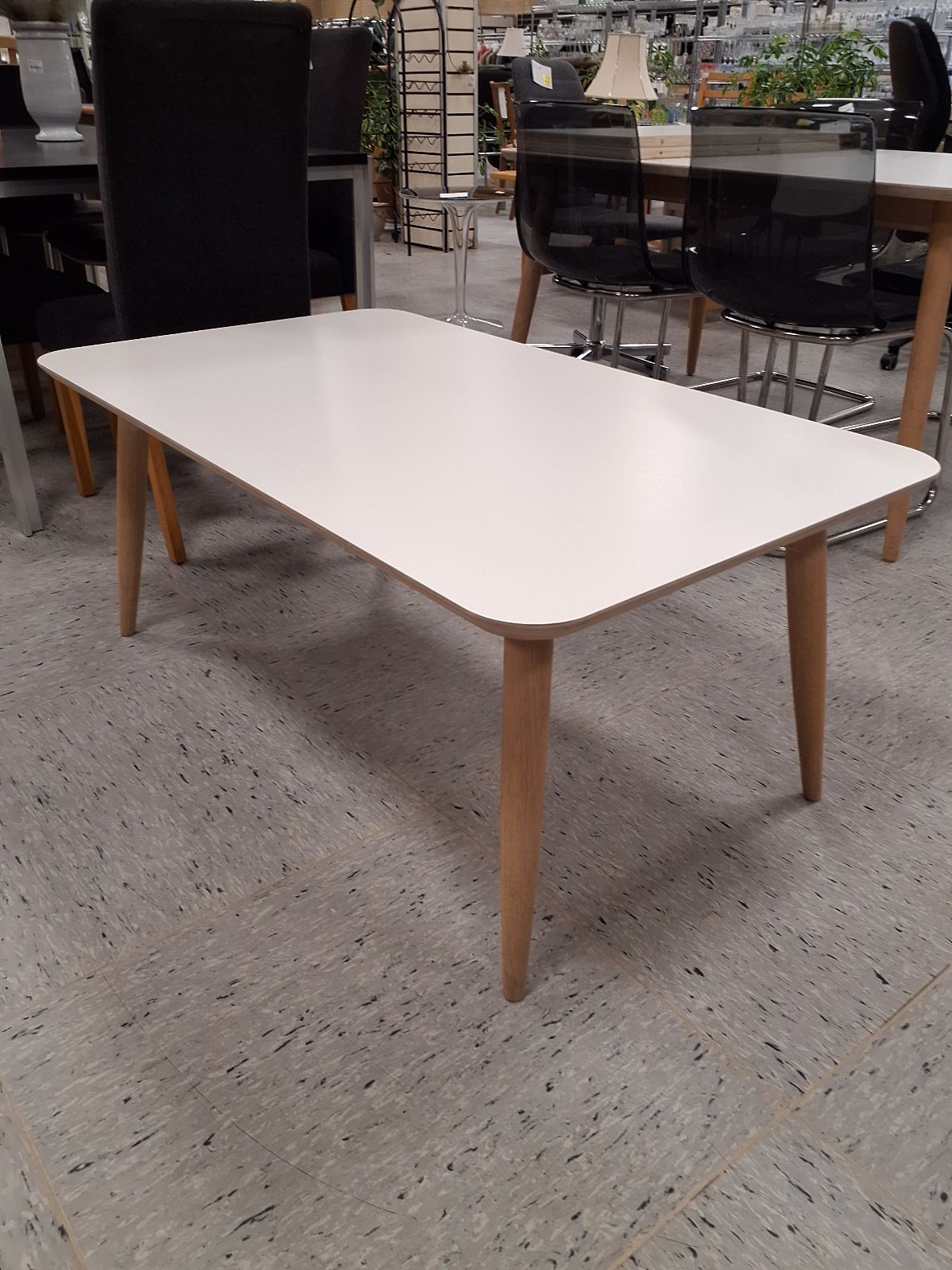 Stort hvidt sofabord