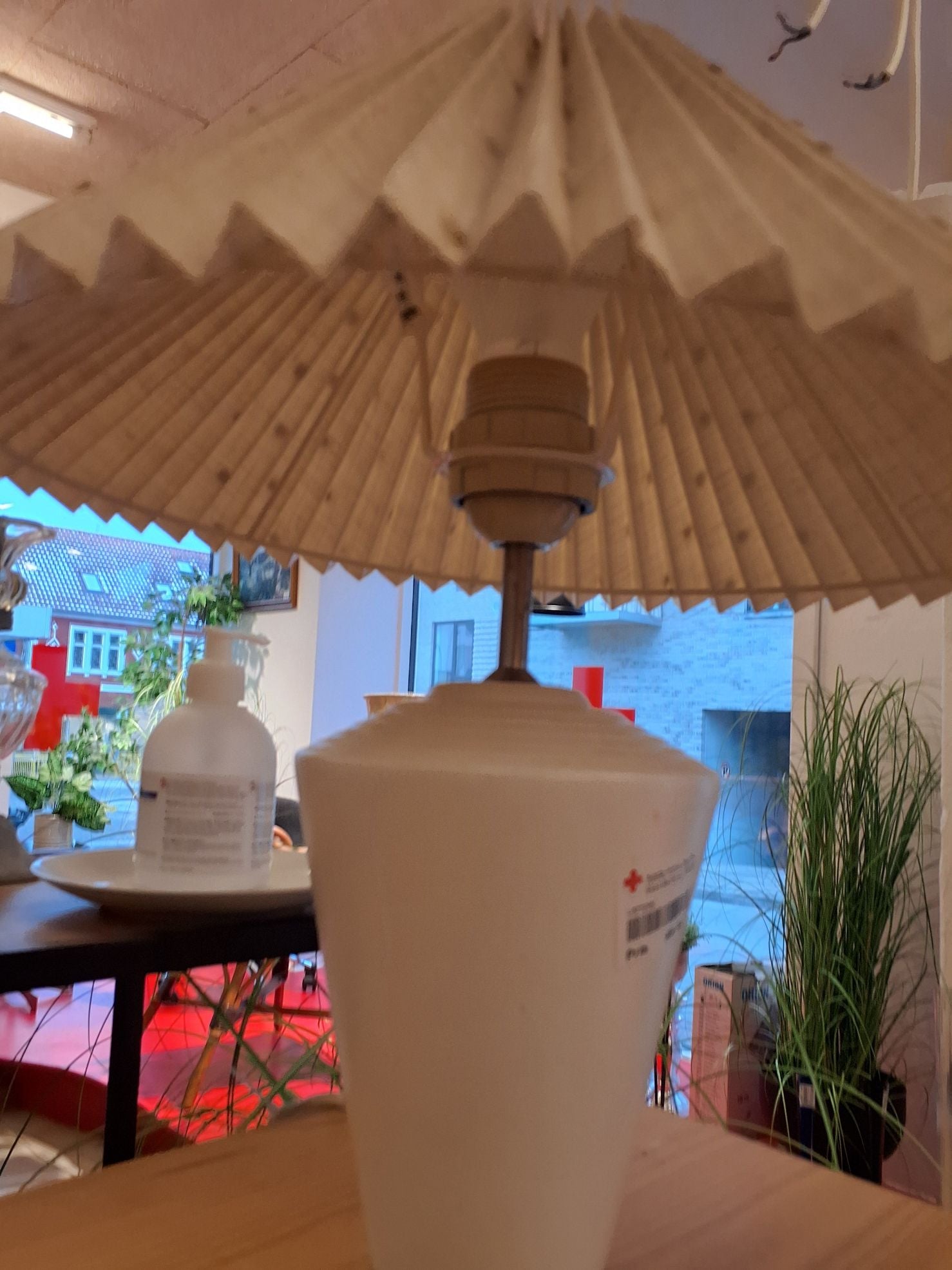 Bordlampe med skærm