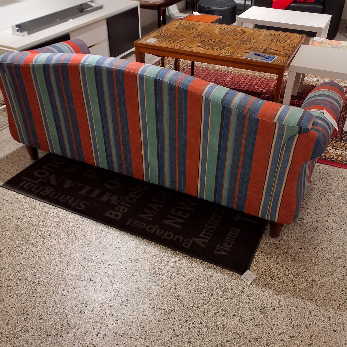 (3930)Stribet sofa