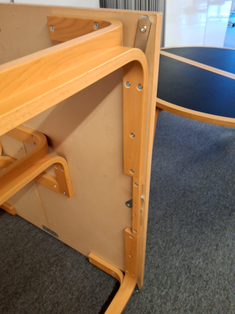 Mødebord/spisebord Magnus Olesen  - 7025