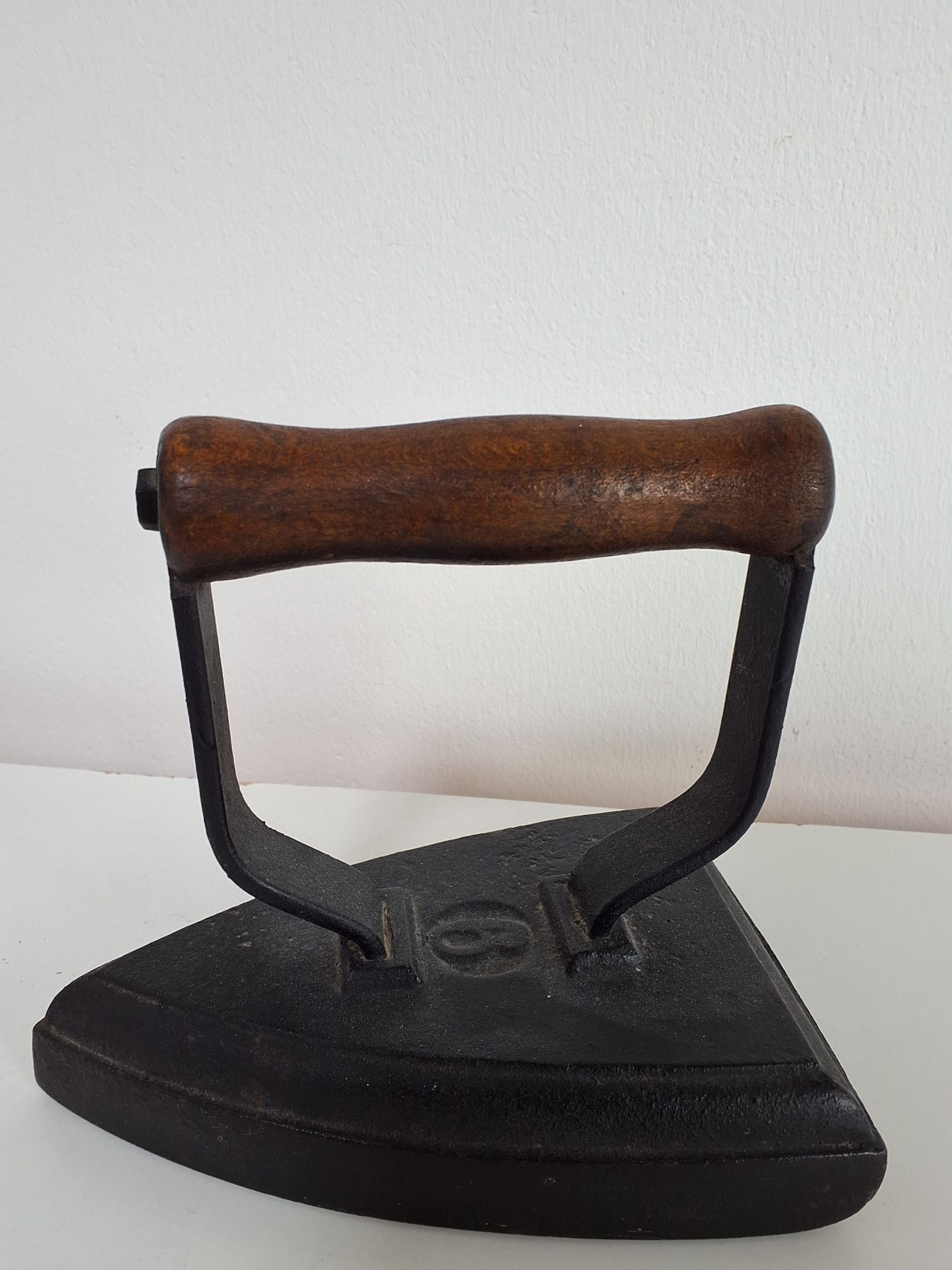Antik strygejern nr 9
