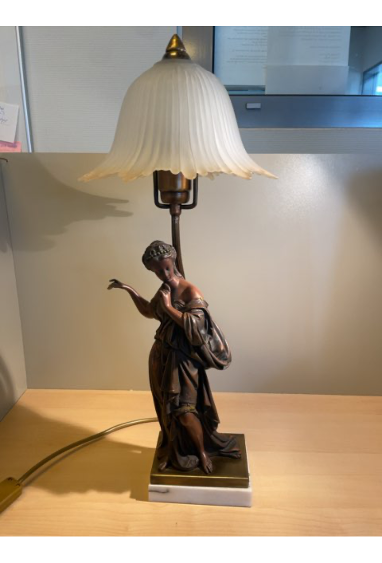 Lampe med Bronze figur