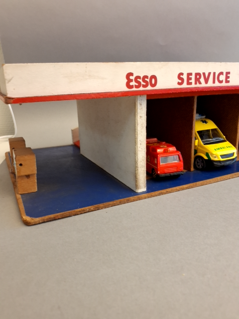 Gammel Esso tankstation/ garageanlæg