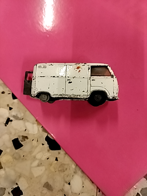 Ramponeret vintage Lion-ambulance