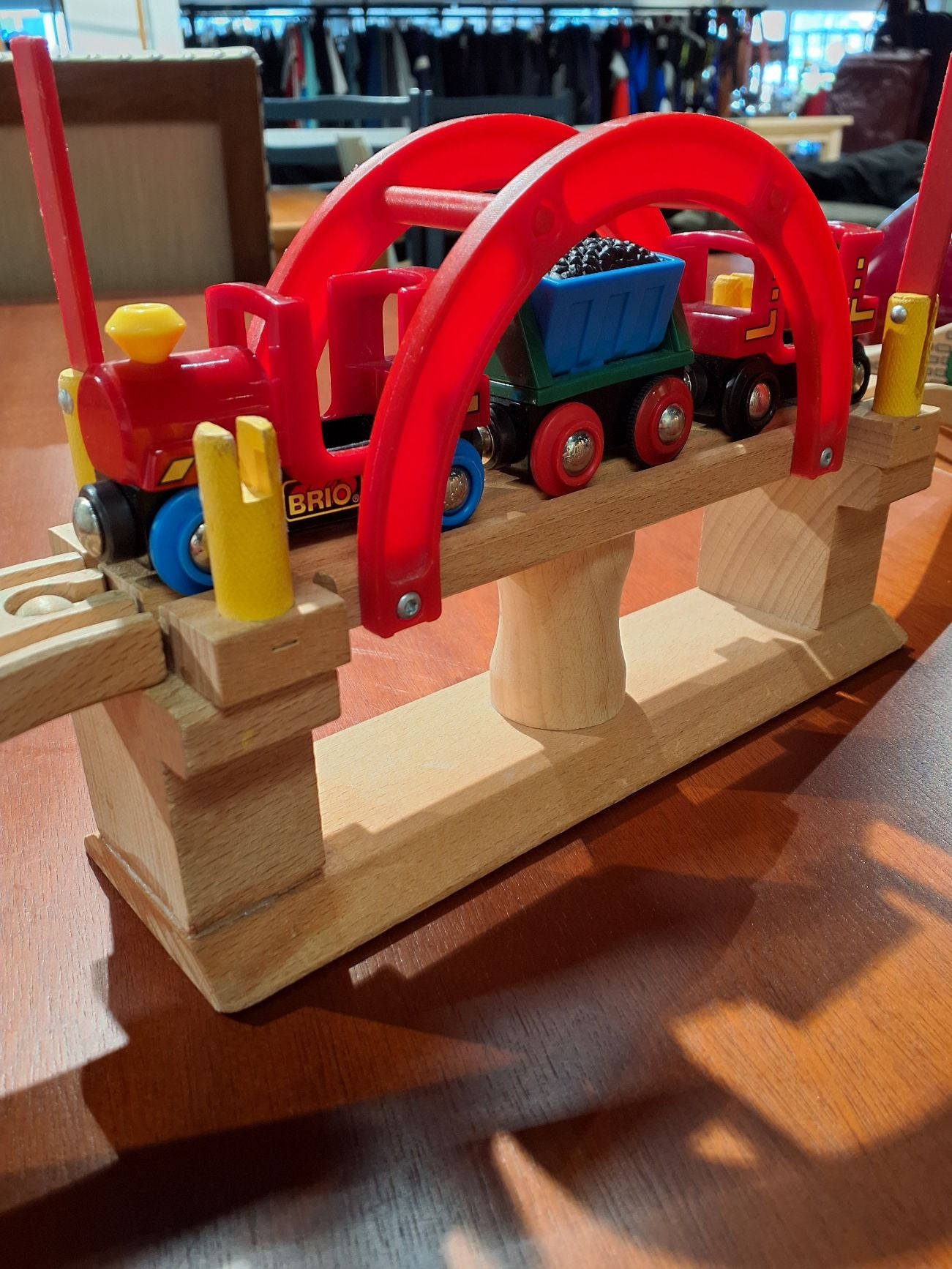Brio tog