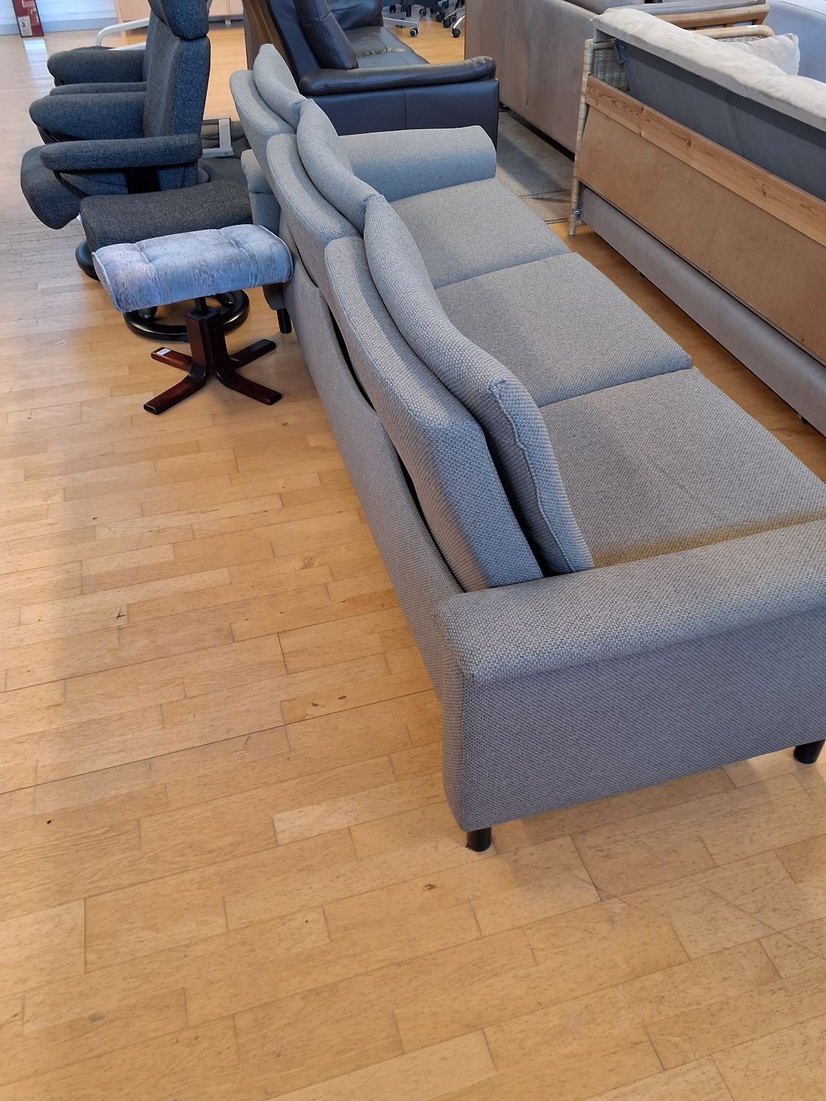 Elegant Stressles Aurora Sofa