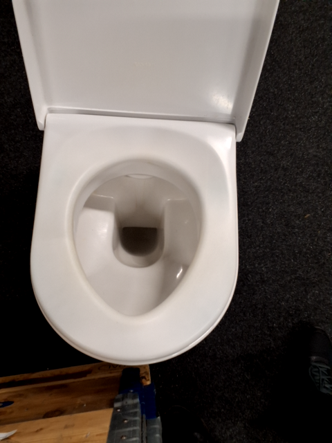 Væghængt toilet