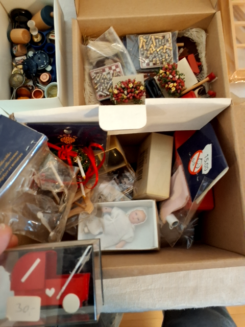 Diverse miniature indretnings figurer