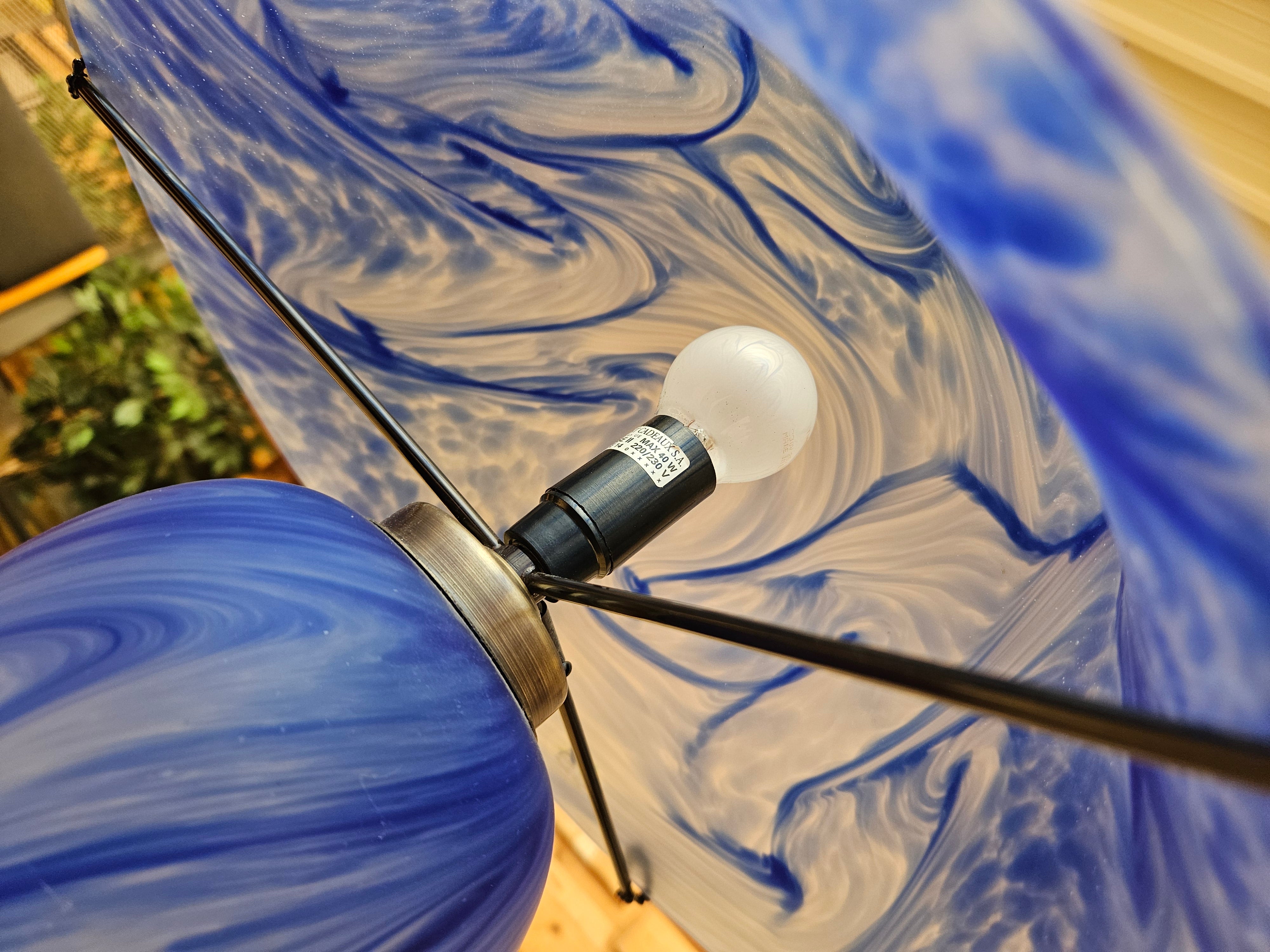 Lampe i blåt glas