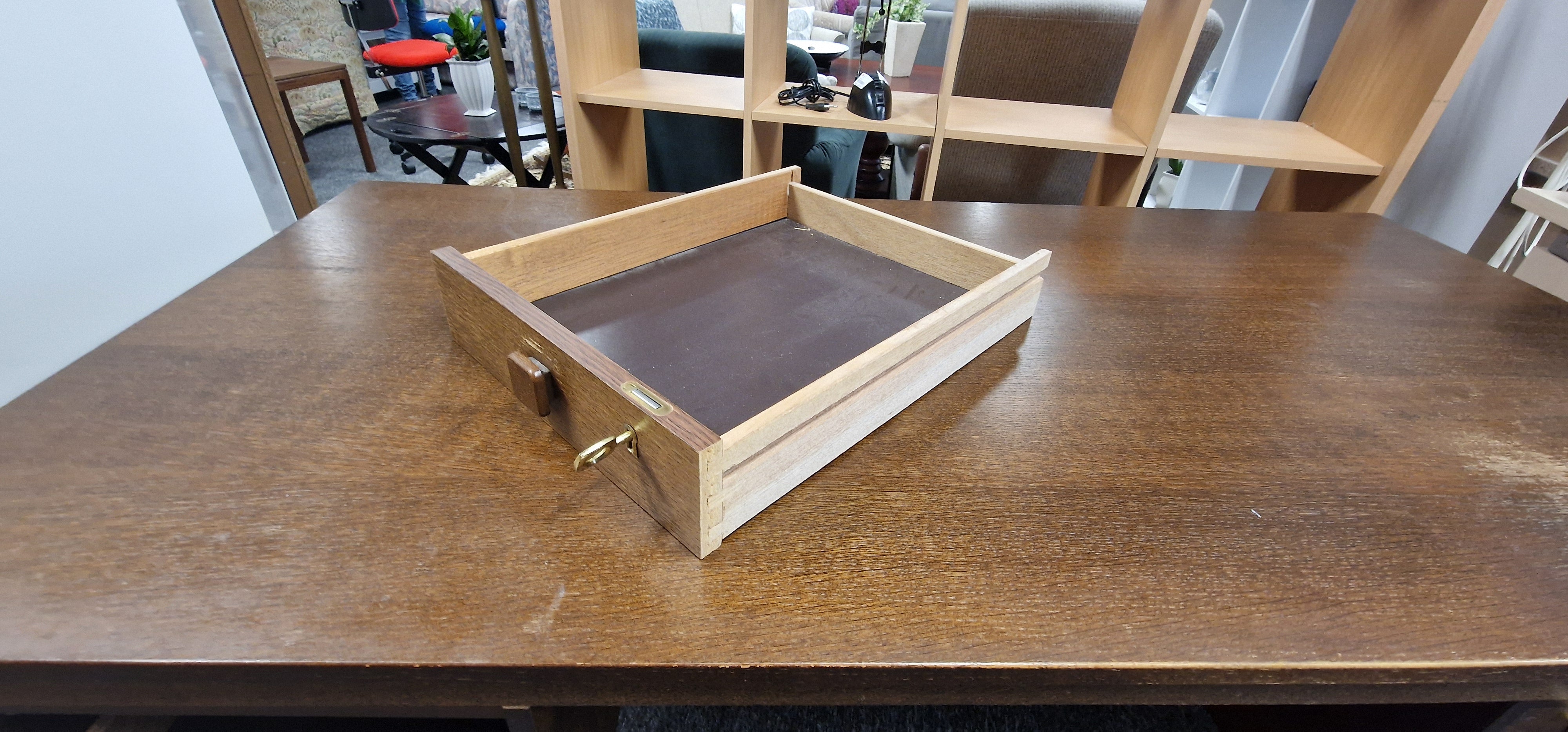 Fritstående skrivebord, Domino Møbler