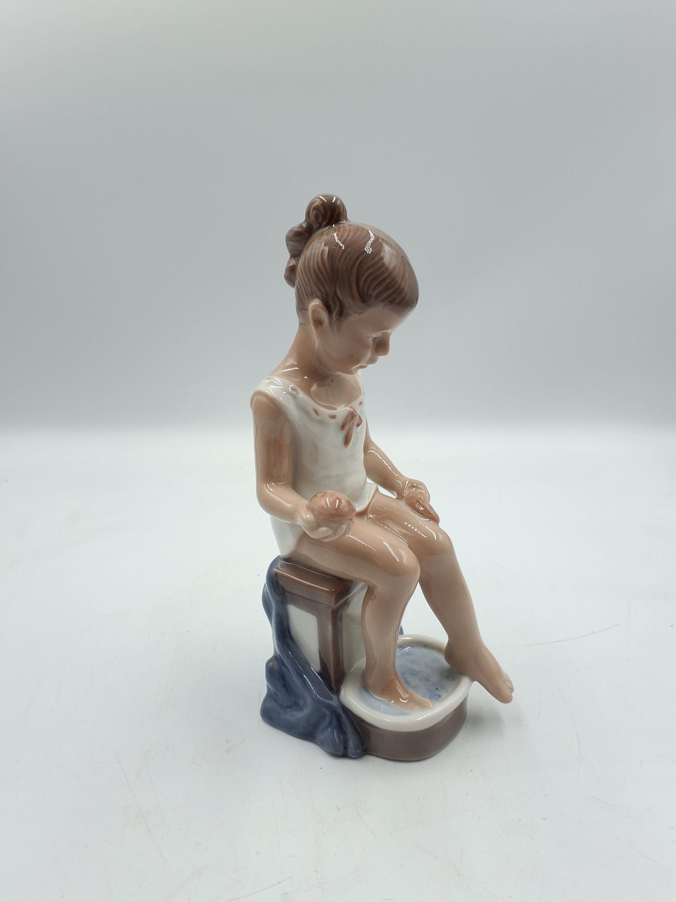 Lyngby porcelæn Figur No 5