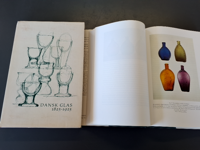 DANSK GLAS 1825-1925 Af Alfred Larsen Peter Riismøller Mogens Schluter