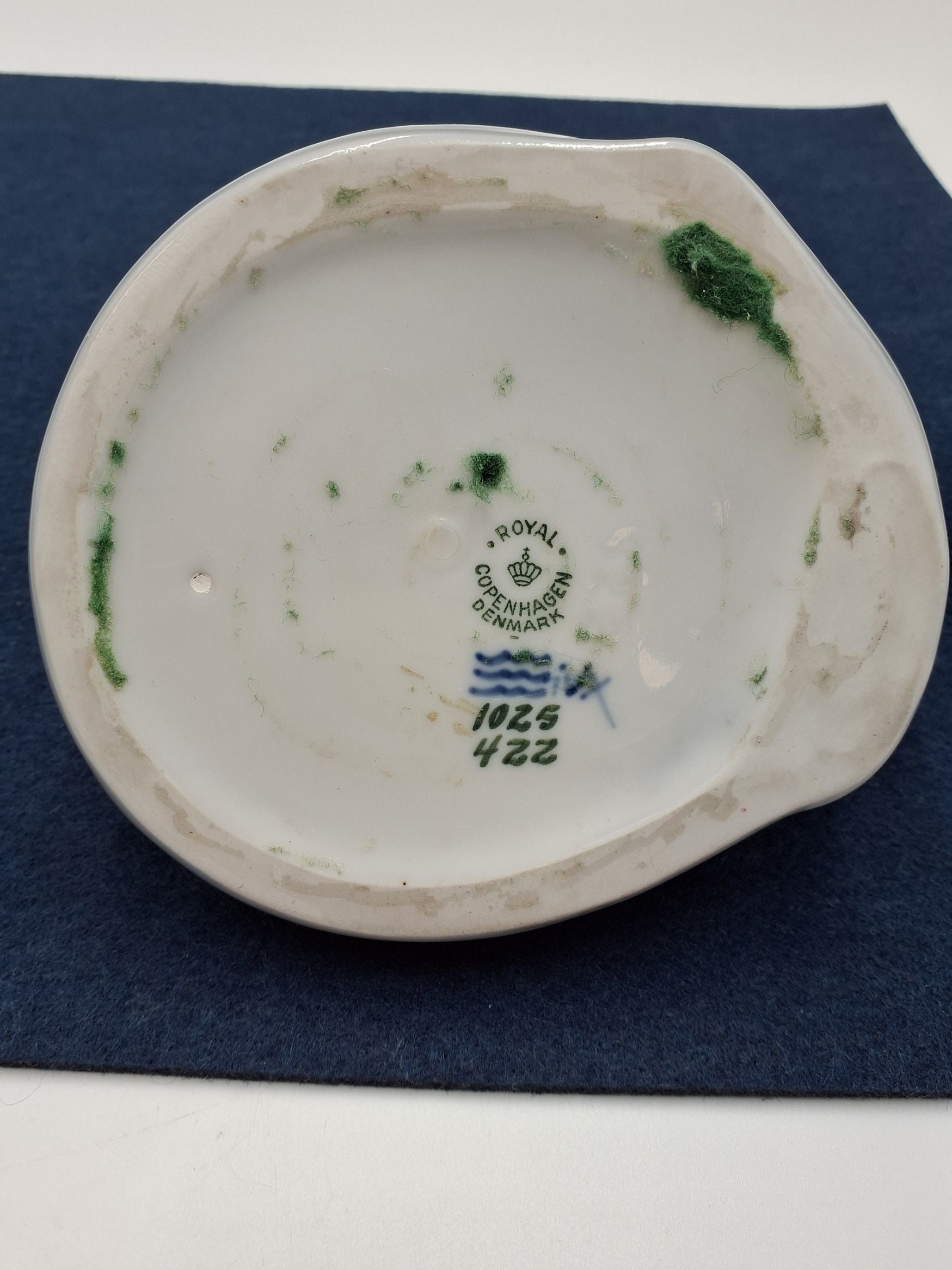 Sovende kat  nr. 422. Royal Copenhagen