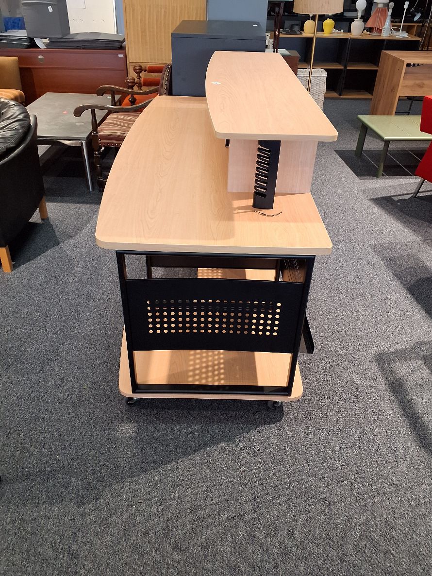 StudioRTA Producer Station - Skrivebord