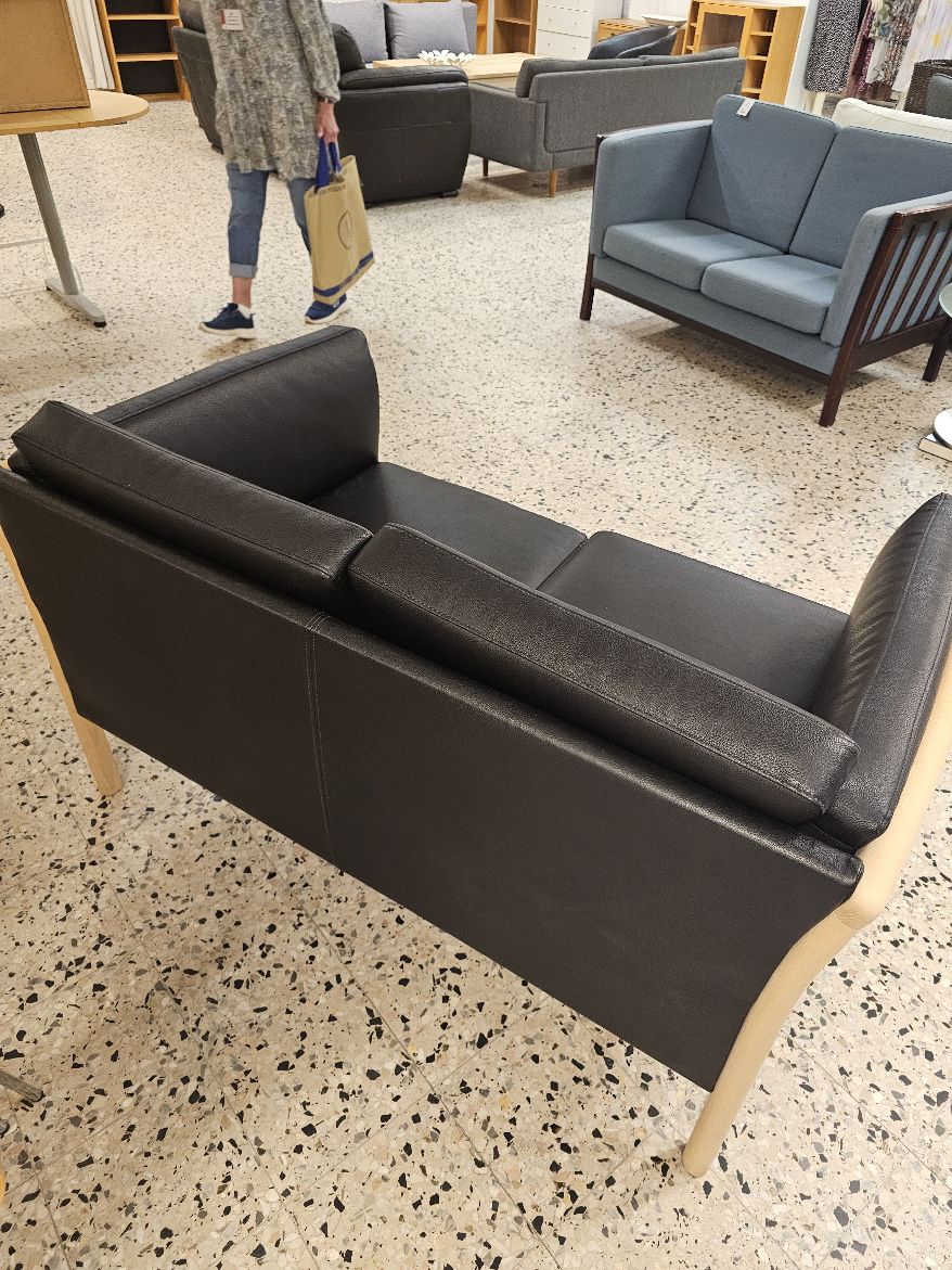Sort 2 per. Sofa