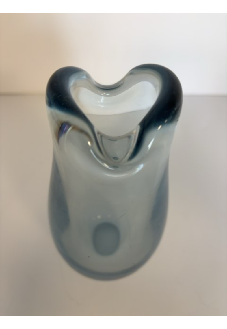 Blå gennemsigtig vase